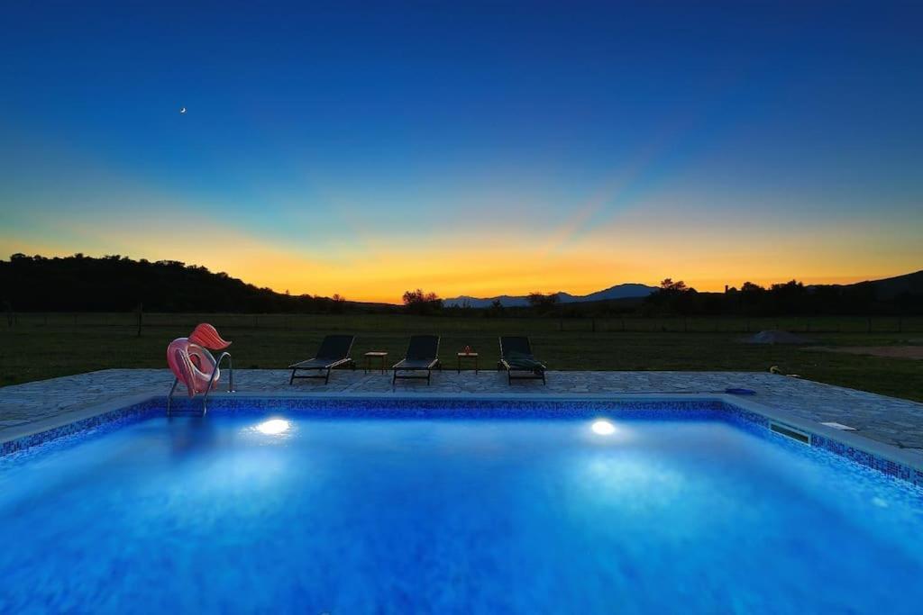 Holiday House Aurora Borealis Ervenik Exterior photo