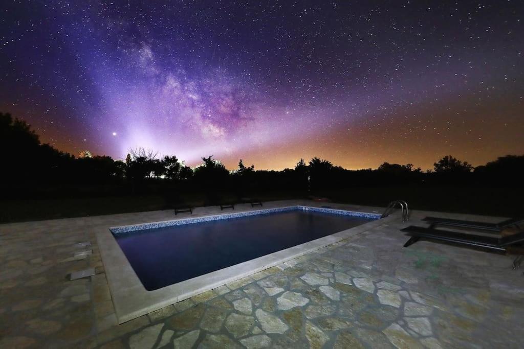 Holiday House Aurora Borealis Ervenik Exterior photo