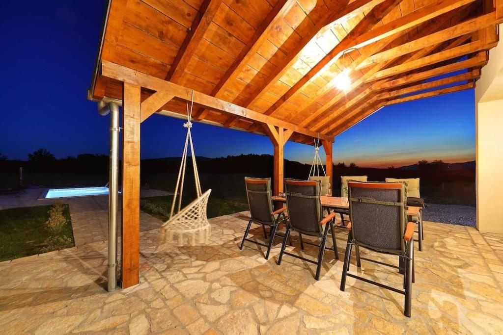 Holiday House Aurora Borealis Ervenik Exterior photo